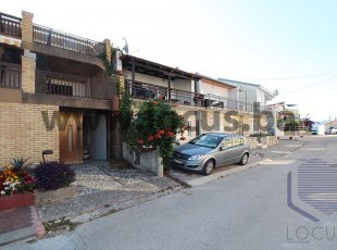 House in a row with a garage and a parking space, only 2-3 minutes away. easy walks from the coast and the beach in a quiet environment, Komarna, Dubrovnik