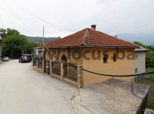 Two-story house with a small yard in an accessible location in a flat part of the settlement Hotonj, Vogošća