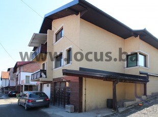 House with office space, gross square footage 280sqm, on a plot of 198sqm only approx. 200 meters from the very center of Visoko