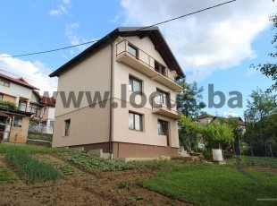 Adapted house on a spacious plot of 2,917sqm, located near the UC Koševo and the central part of the city, settlement Breka, Municipality Centar