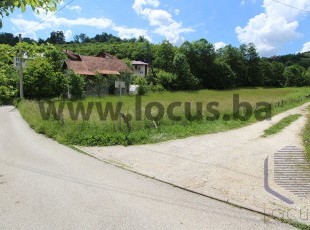 Sunny plot on flat ground, 1.749m2 with asphalt access, ten minutes' drive from the city center, Nahorevska