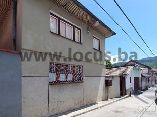 House in its original condition in an attractive location with good access, only approx. 750 meters from Baščaršija in the settlement Kovači, Stari Grad