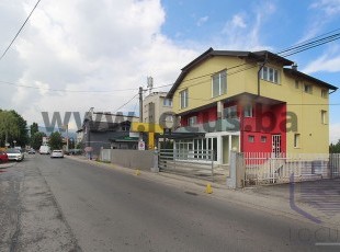 Residential and commercial building with six apartments, two commercial spaces, parking and yard in an extremely attractive location in the neighborhood of Nedžarići, Novi Grad