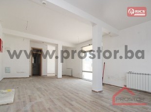 Unfurnished and multifunctionals commercial property with spacious terrace in East Sarajevo – FOR RENT