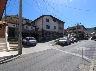 Registered duplex house of 2 floors with two garages and an additional residential building on a plot of 166m2 in the most attractive part of the settlement Vratnik, Stari Grad