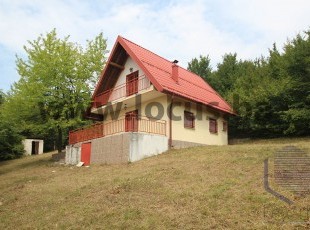 Cottage with a large yard and a beautiful open view on a plot of 2,028m2 in natural surroundings and an accessible location, Reljevo, Novi Grad