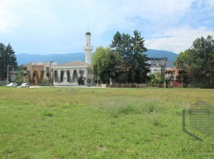 A registered building plot of land with an area of ​​2,180 sqm in an attractive location, located across the street from the Mosque in the Vreoca settlement. Ilidža