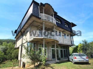 A house on a plot of 996sqm near the river Bosna in the settlement of Semizovac, Vogošća.