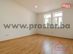 Adapted unfurnished 2bdr Apartment near the Cathedral, 87m2