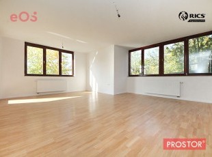 Functional three bedroom apartment with loggia, in a quiet neighborhood Vrtovi Sunca, in municipality Center, Sarajevo VR