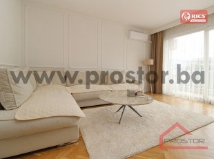 Moderno renoviran i namješten dvosoban stan sa balkonom, Grbavica