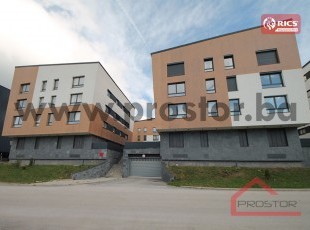 SPECIJALNA PRILIKA! Moderno namješten manji apartman sa spavaćom sobom, na prvom spratu u objektu odlične kvalitete gradnje, na vrhunskoj lokaciji apartmanskog naselja, Babin do, Bjelašnica