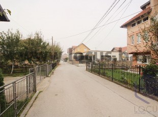 Commercial space with a useful square footage of 200sqmand a yard on a plot of 295sqm located in an accessible location, near the school in the Doglodi settlement, Ilidža