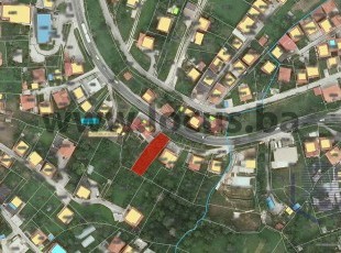 A land plot of registered area of ​​519m2 located next to the main road that connects the city center and Vogošća settlement in ul. Alipašina, Center Municipality