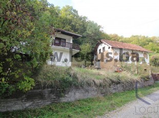 A house in its original condition and a cottage on a plot of 2,937 m2 located in an idyllic rural setting with plenty of greenery and clean air in the settlement of Semizovac (Gora), Vogošća