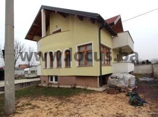 Quality built house with a spacious yard, on a plot of 734m2, located in a quiet and accessible environment in the settlement Lužansko polje, Ilidža