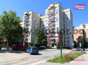 Dvostrano orijentisan dvosoban stan sa lođom i odličnim pogledom, ul. Trg ZAVNOBIH-a, Alipašino Polje B faza