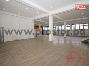 Višenamjenski poslovni prostori od 45m2 do 1500m2 u poslovnom objektu u neposrednoj blizini Bulevara, naselje Stup