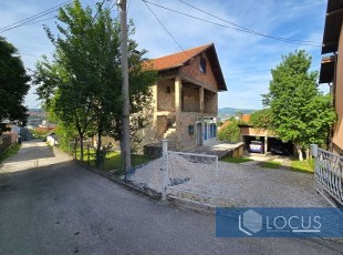 House with 1st floor + 1st floor + 1st floor with garage and spacious yard on a plot of 963m2, approximately 600 meters from the roundabout in the Hrasno settlement, Novo Sarajevo municipality
