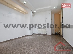Višenamjenski poslovni prostor sa portalima na jako vidljivoj lokaciji, Mojmilo