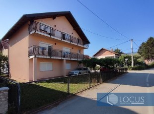 A ready-to-move-in house with a yard on a 370m2 plot in a quiet environment in an exceptionally attractive location near the gas station in the Otes settlement, Ilidža
