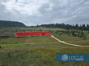 Zemljišna parcela uknjižene površine 3.574m2 u prelijepom prirodnom okruženju sa izuzetno blagim nagibom na pristupačnoj lokacji, Ilijaš, Nišićka visoravan