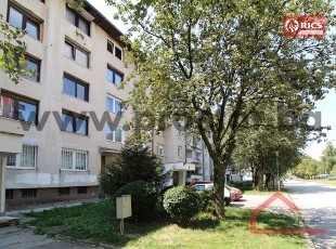 Adaptiran trosoban stan sa balkonom i dvostranom orijentacijom, ul. Gandijeva, Dobrinja, Novi Grad