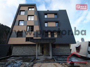 Fantastic opportunity! A spacious one-room apartment of 47sq.m in a smaller building of top quality construction in Jahorina - enjoying the panoramic view, fresh mountain air and a peaceful environment, right next to the six-seater Trnovo and the Poljica