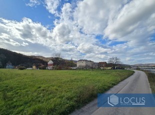Attractive land plot on flat terrain, registered area 3,937 m², located near the highway access in the settlement of Podlugovi, Ilijaš