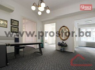 Nenamješten višenamjenski poslovni prostor pored Aria centra, ul. Maršala Tita