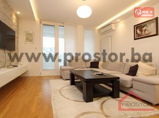 Moderan namješten četverosoban stan sa garažom na Dolac Malti