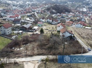 Zemljište uknjižene površine 1.910m2 sa građevinskom dozovolom za izgradnju kuće, otvorenim pogledom i odličnim pristupom, naselje Orahov brijeg, Vogošća