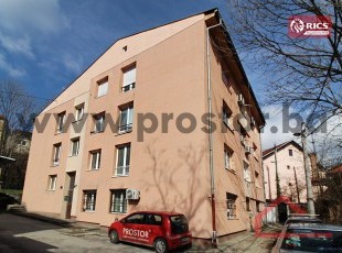 Kompaktan adaptiran dvosoban stan sa garažom u ul. Safvet bega Bašagića, Stari Grad.