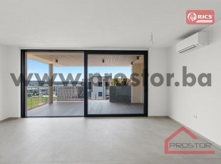 TOP HILL RESIDENCE NOVIGRAD – Luksuzan i prostran trosoban apartman s ostavom, terasom i osiguranim parking mjestom u moderno izgrađenom ekskluzivnom objektu.