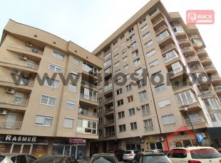 Komforan dvosoban stan na prvom spratu sa garažom, naselje Tibra 1, Nedžarići