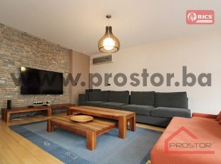 Moderan namješten petosoban stan sa parkingom na Čobaniji