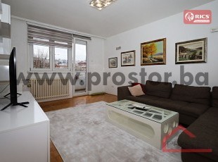 Trosoban stan dvostrane orijentacije u najtraženijem naselju, Hrasno