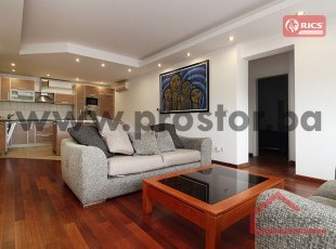 Namješten četverosoban stan u Radićevoj ulici, Centar