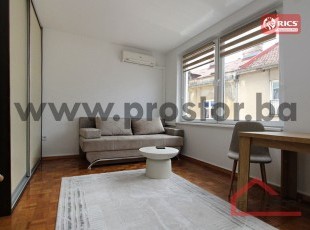 Namještena garsonjera na vrhunskoj lokaciji, ul. Hadži-Idrizova, Centar