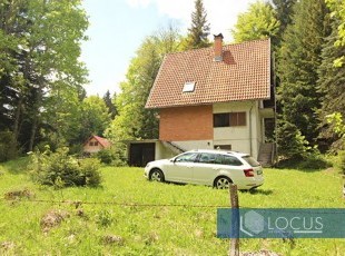 Uknjižena vikendica stambene površine cca 225 m² u prelijepom okruženju na parceli površine 3.345 m² u srcu Romanije, nadomak restorana „Romanijski raj“