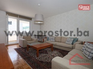 Dvostrano orijentisan trosoban stan na prvom spratu, naselje Šip