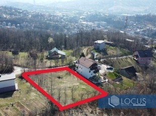 Građevinsko zemljište sa asfaltnim pristupom i otvorenim pogledom površine 1.000m2, udaljeno 8-9 min vožnje od samog centra grada, Pionirska dolina, Centar