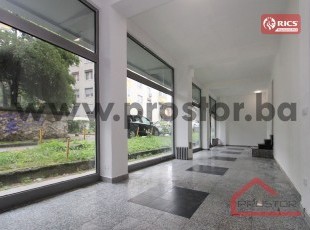 Višenamjenski poslovni prostor u centru grada, ul. Jezero