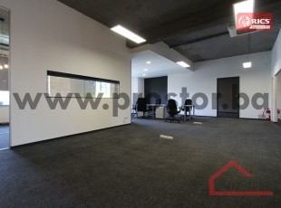 Renoviran kancelarijski poslovni prostor prostor površine 282 m2 u samom centru Sarajeva!