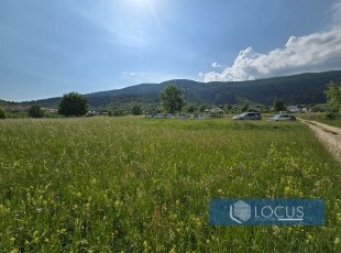 Land with a building permit, registered area of ​​491m2, located in an accessible location, flat terrain and beautiful surroundings, Lokve, Hadžići