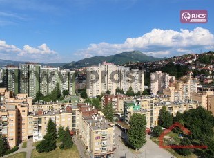 Dvosoban stan sa lođom i dvostranom orijentacijom, ul. Geteova, Alipašino Polje. Mogućnost pretvaranja u trosoban!
