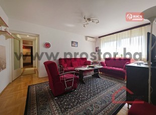 Komforan četverosoban stan sa dvije zatvorene lođe na 10. spratu zgrade sa dva lifta, Dolac Malta