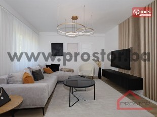 Fully Renovated Dual-Aspect Three-Bedroom Apartment in the Immediate Vicinity of the Second Gymnasium, City Centre