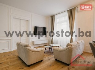 Moderno namješten trosoban stan preko puta Ekonomskog fakulteta u samom centru Sarajeva