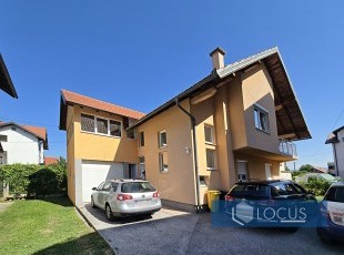 Prostrana i kvalitetno građena kuća sa dvorištem, spratnosti P+Pt na parceli 278m2 u naselju Doglodi, općina Ilidža